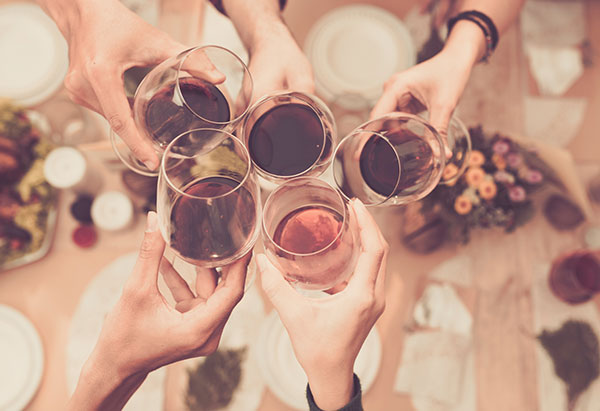 motivos para gostar de vinhos, degustação, vinho e amigos
